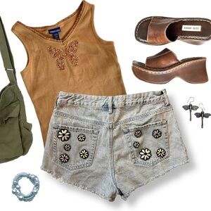 PacSun Sz 28 festival flower embroidery Jean Shorts Raw Hem light wash Y2K boho